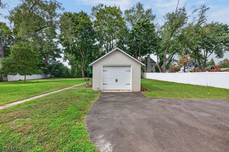 325 Dorn Ave Property Photo 39