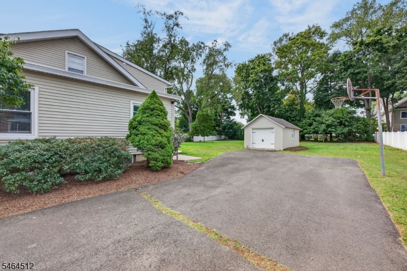 325 Dorn Ave Property Photo 43