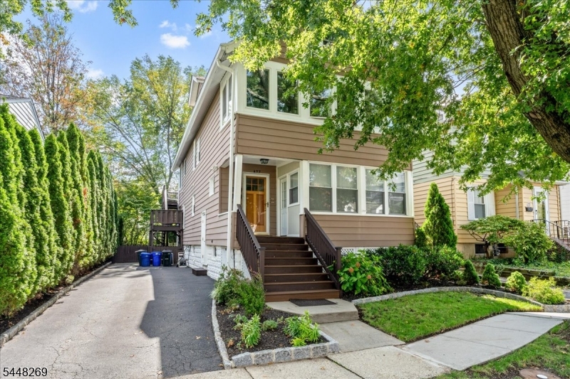 677 Willow Ave Property Photo 1