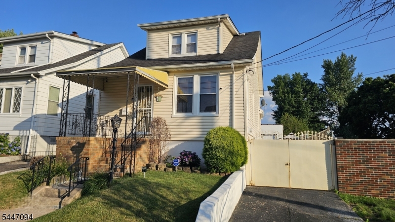 254 Illinois Ave Property Photo 1