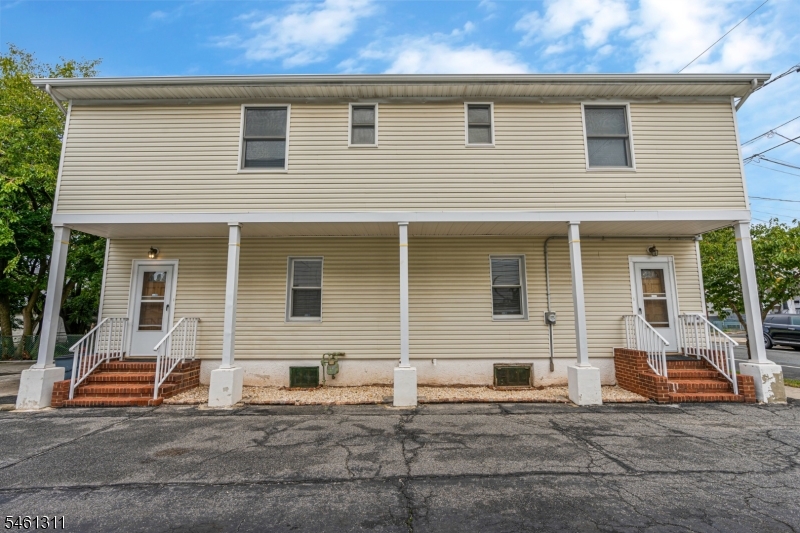 18 Robinson St Property Photo 1