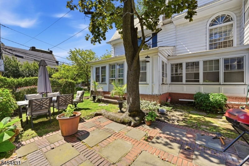 415 Ridge St Property Photo 22