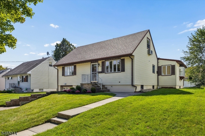 52 Huemmer Ter Property Photo 1