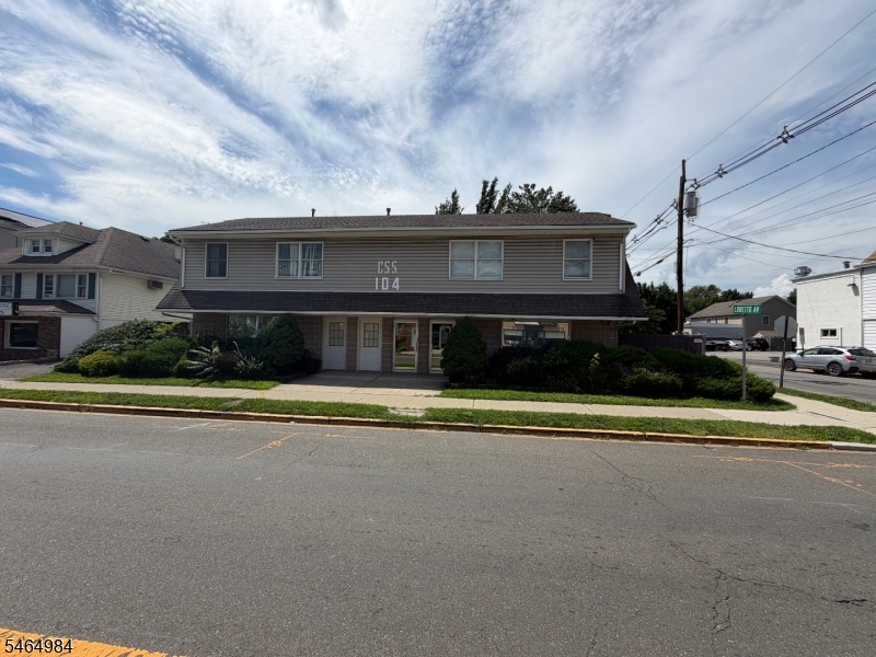 104 Lincoln Ave Property Photo 1