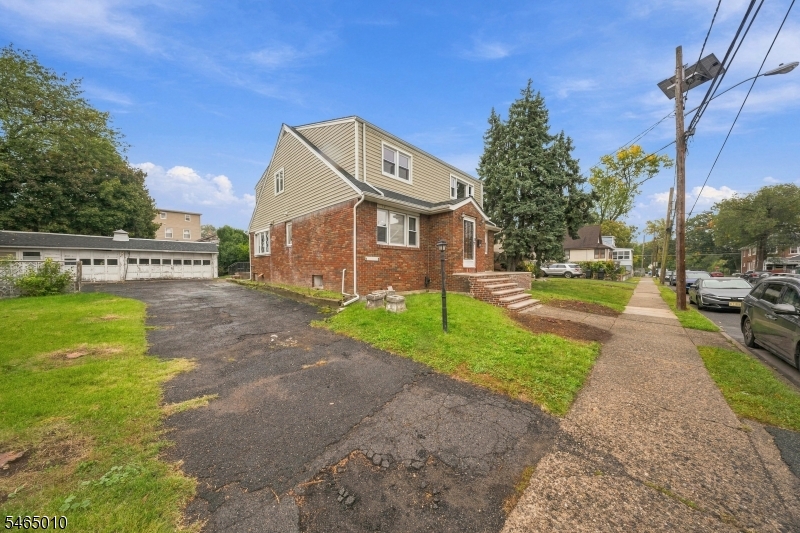 24 Don Bosco Ave 2 Property Photo 4