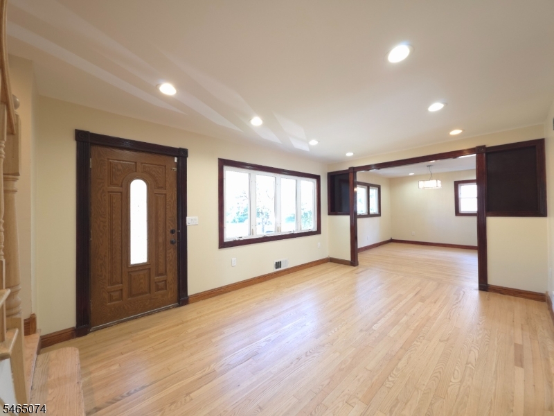 683 Mill St Property Photo 4