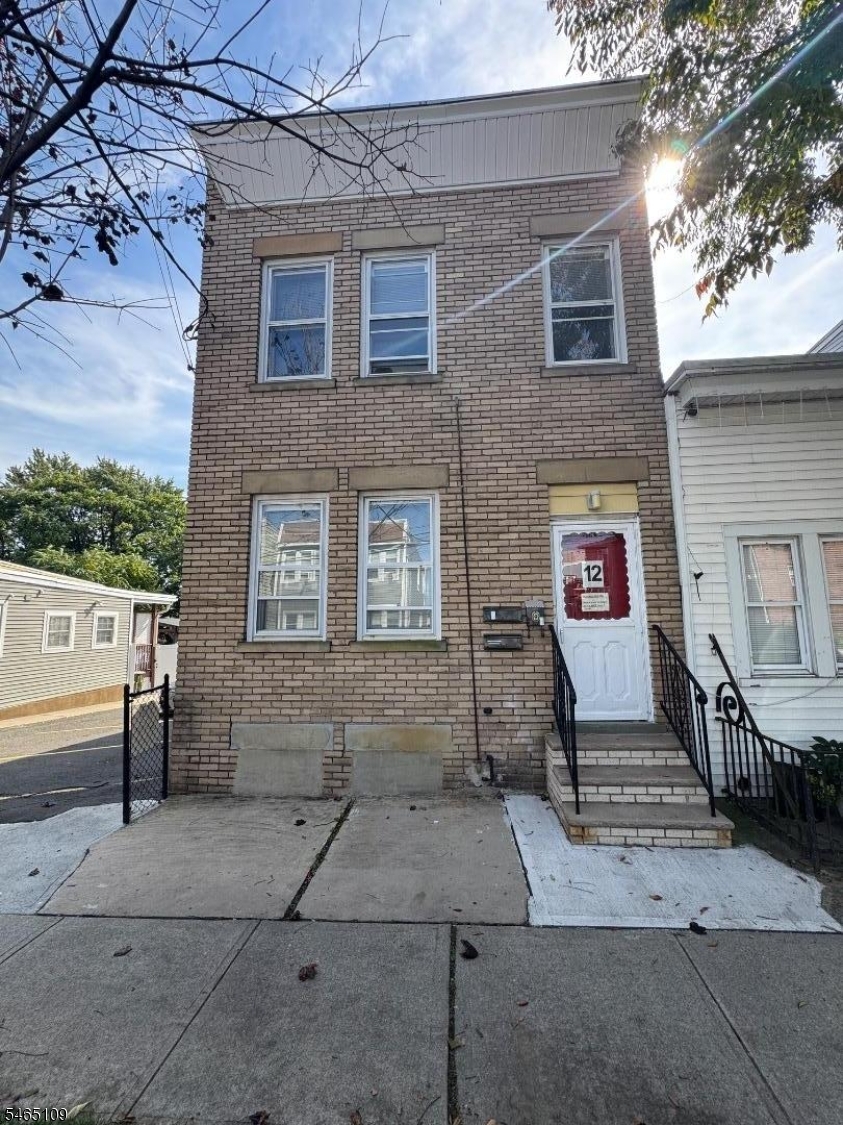 12 Magnolia St Property Photo 1