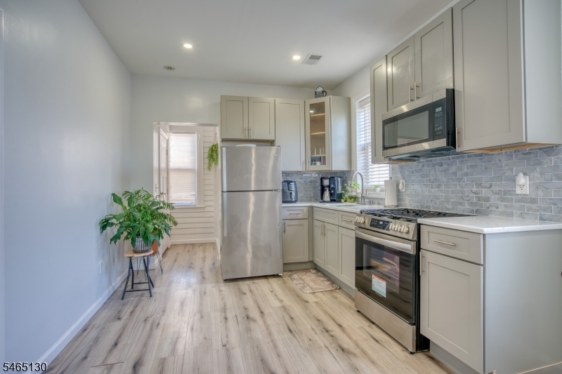 906 Roselle St 2 Property Photo 2
