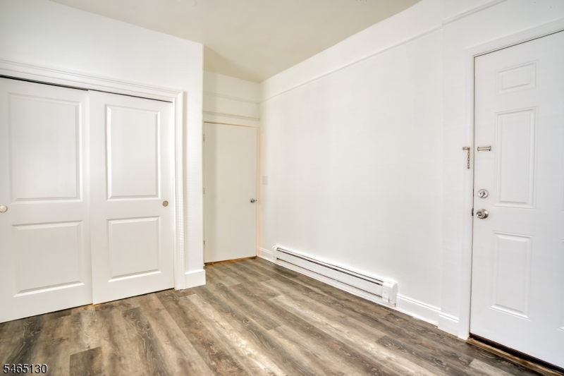 906 Roselle St 2 Property Photo 7