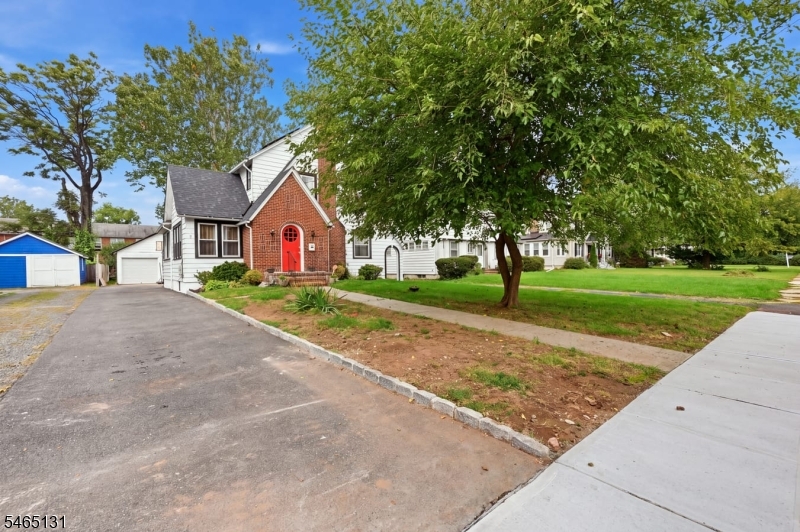 1074 Rose St Property Photo 1