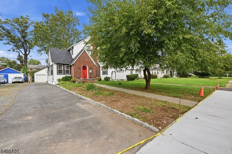 1074 Rose St Property Photo 2