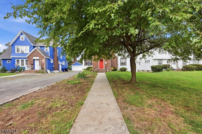 1074 Rose St Property Photo 3
