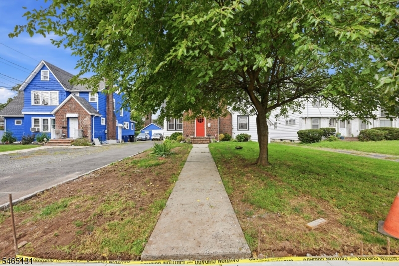 1074 Rose St Property Photo 4