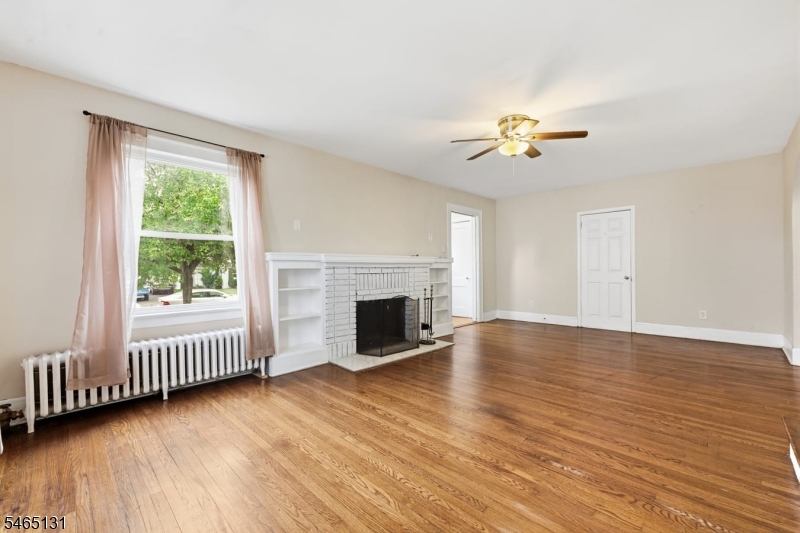 1074 Rose St Property Photo 8
