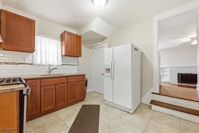 1074 Rose St Property Photo 11