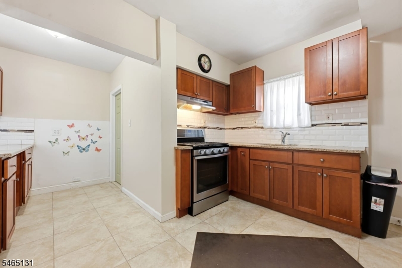 1074 Rose St Property Photo 12