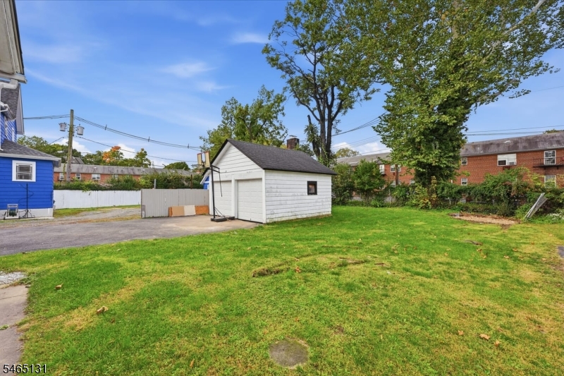 1074 Rose St Property Photo 27