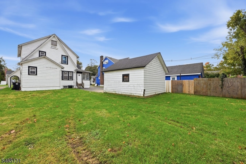 1074 Rose St Property Photo 28