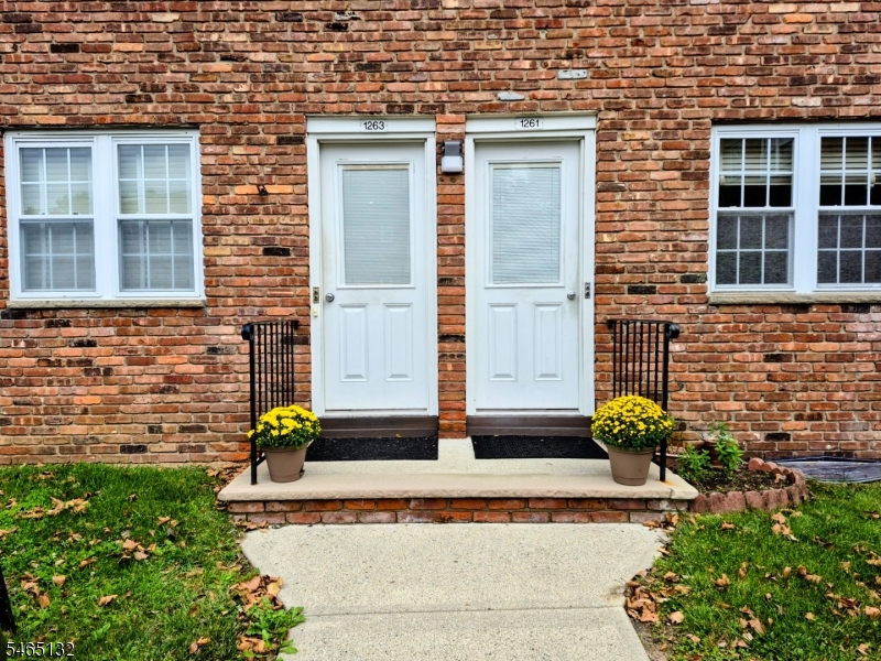 1261 Valley Rd Property Photo 1