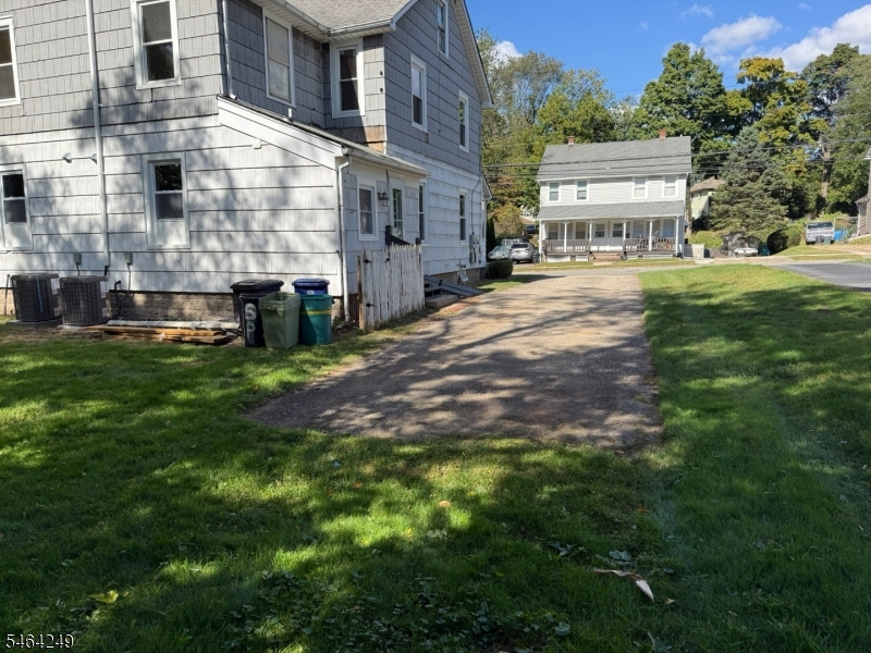 30 Willard St Property Photo 8