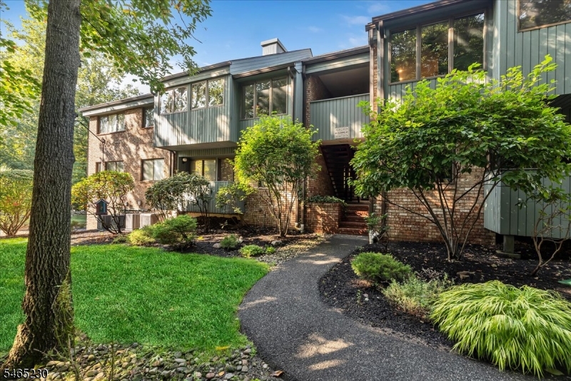 132 Indian Hollow Ct 132 Property Photo 2