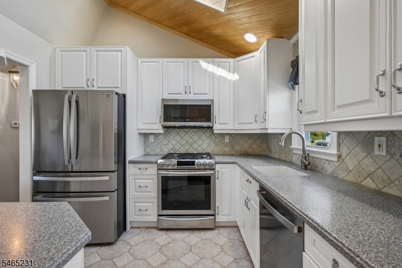 26 Huron Ave Property Photo 12