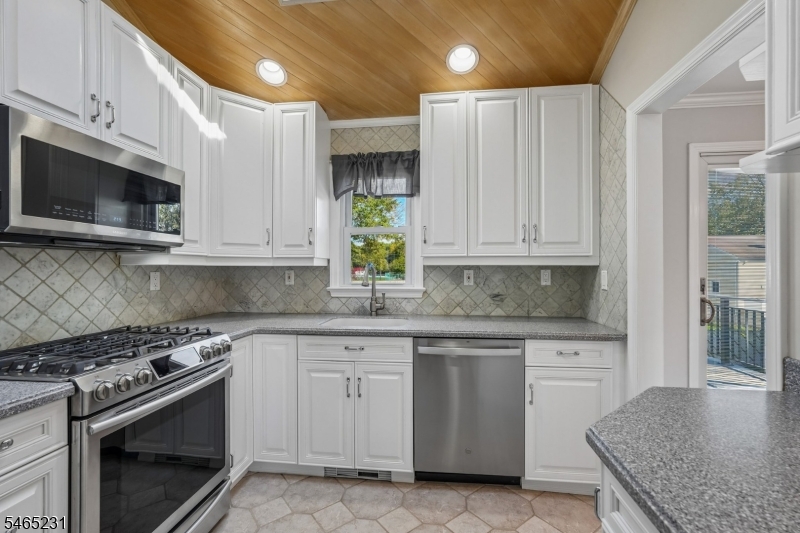 26 Huron Ave Property Photo 14