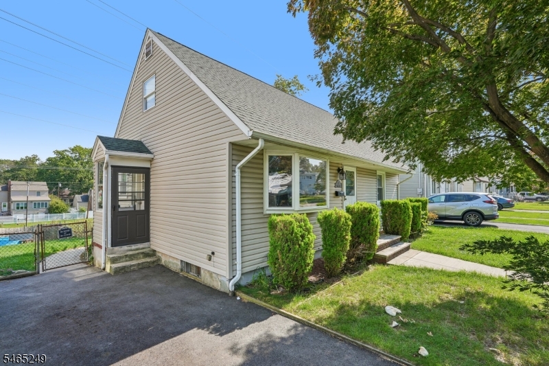 17 Bryant Ave Property Photo 2