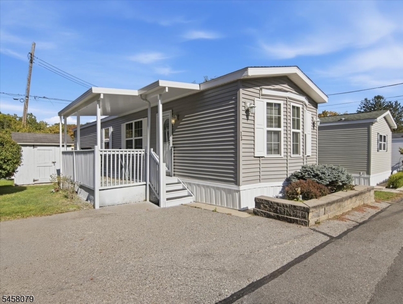 13 Makepeace Dr 13 Property Photo 1