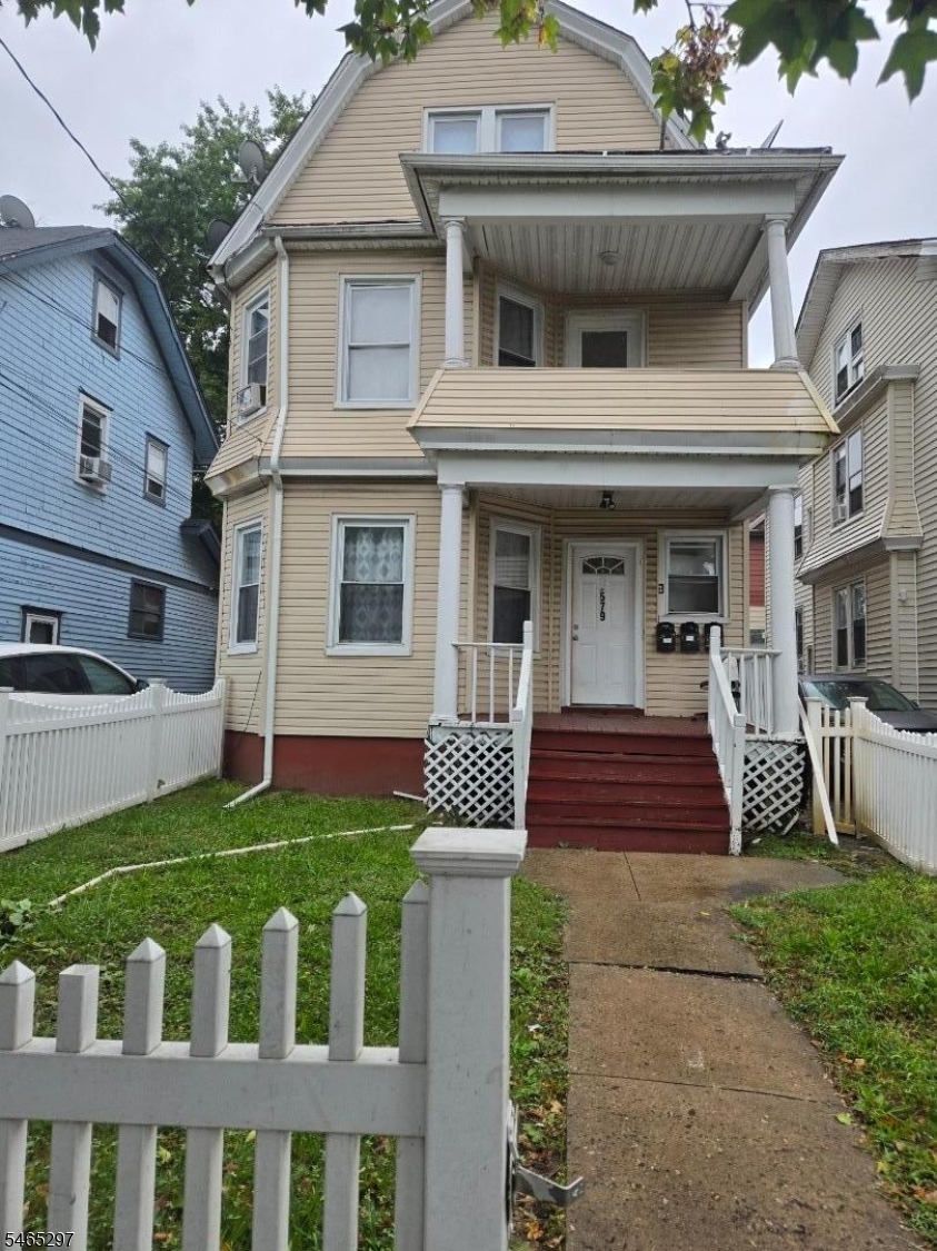 579 Stuyvesant Ave Property Photo 3