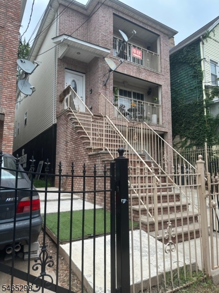 641 Court St Property Photo 1