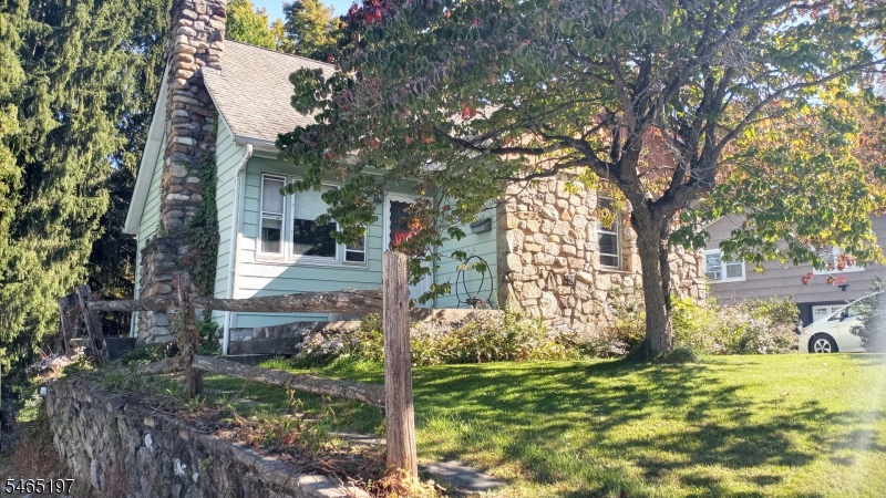 9 Richards St Property Photo 2