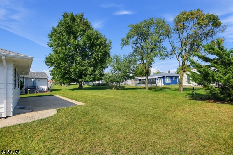 13 Venezia St Property Photo 7