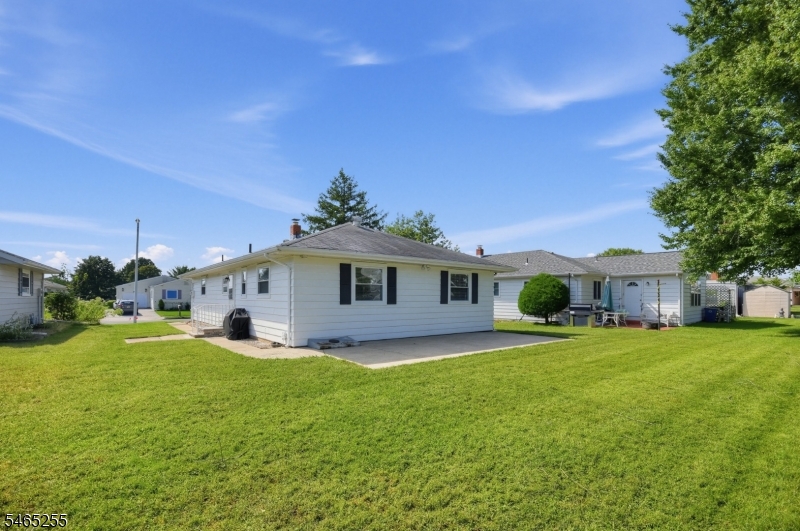 13 Venezia St Property Photo 8