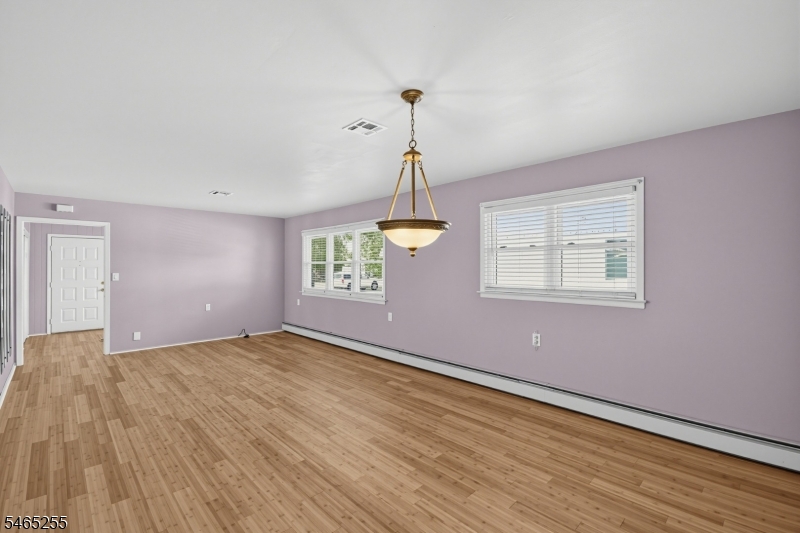 13 Venezia St Property Photo 9