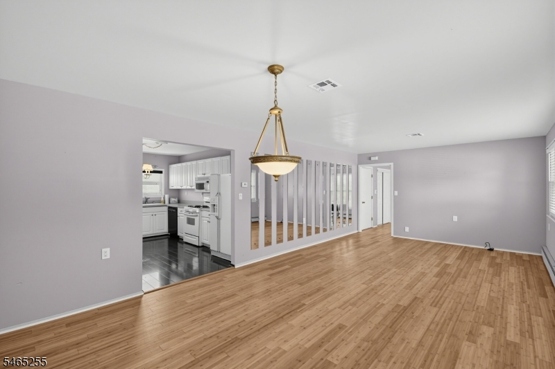 13 Venezia St Property Photo 11