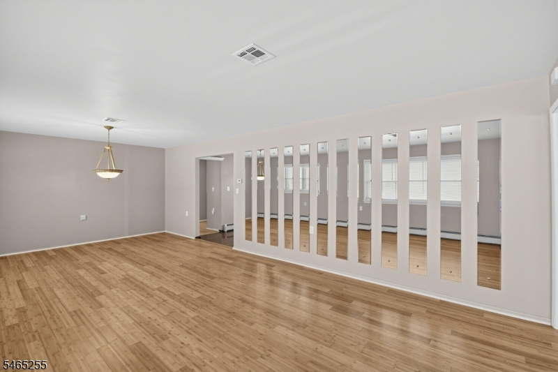 13 Venezia St Property Photo 12