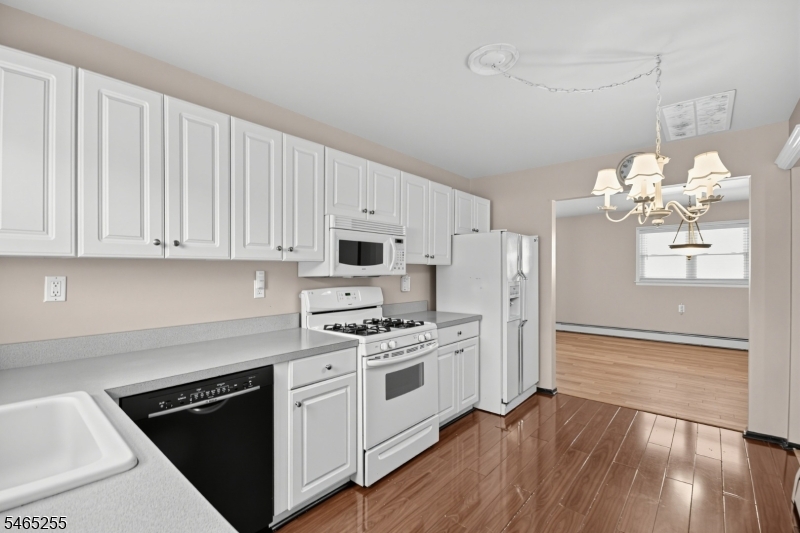 13 Venezia St Property Photo 13