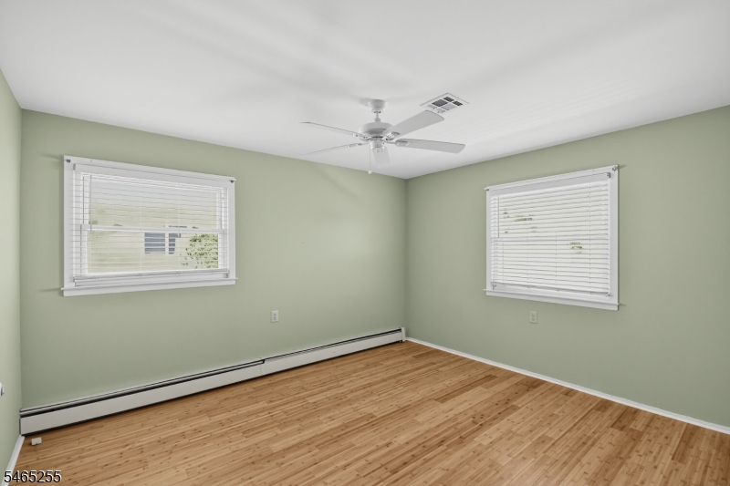 13 Venezia St Property Photo 15