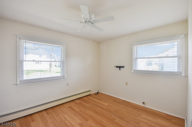 13 Venezia St Property Photo 16