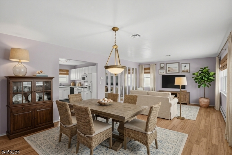13 Venezia St Property Photo 22