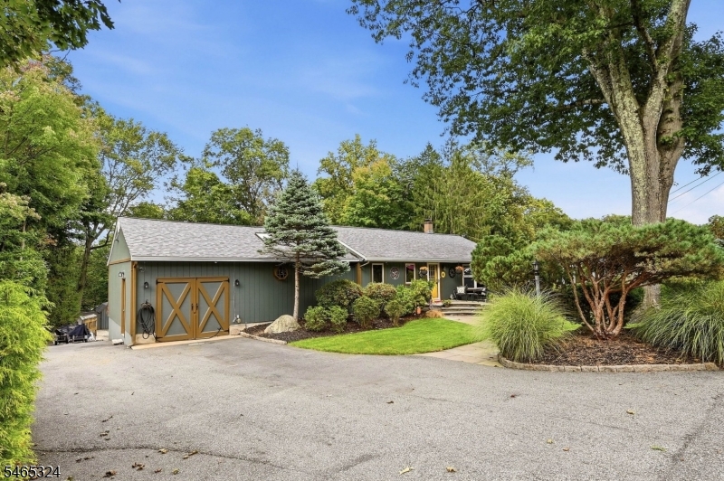 63 Manito Ave Property Photo 1