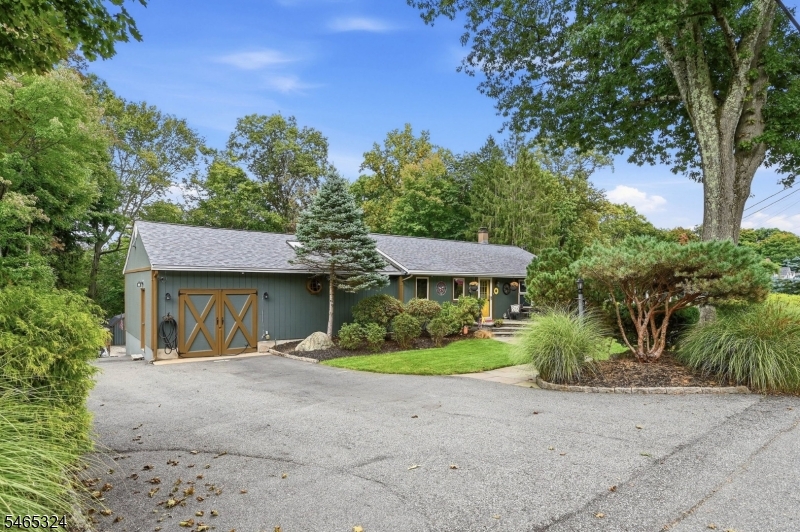 63 Manito Ave Property Photo 2