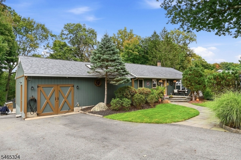 63 Manito Ave Property Photo 3