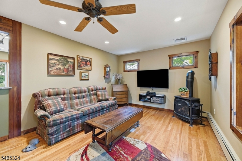 63 Manito Ave Property Photo 5