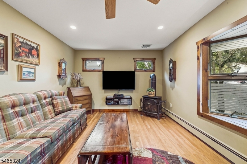63 Manito Ave Property Photo 6