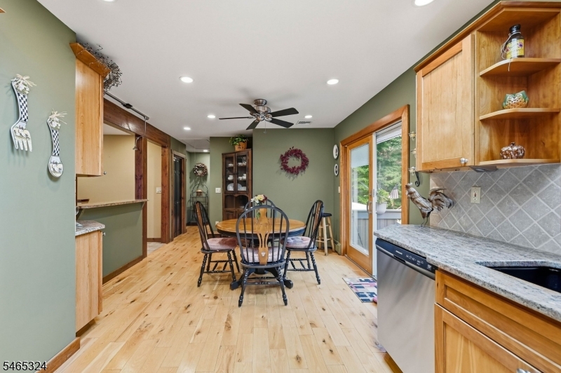 63 Manito Ave Property Photo 10