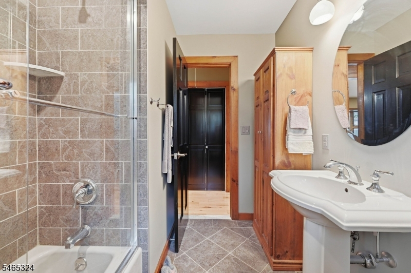 63 Manito Ave Property Photo 13