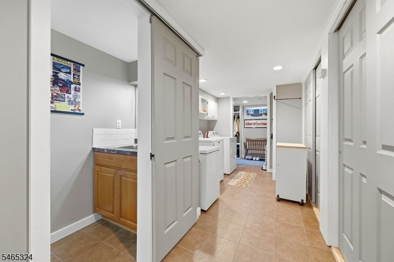 63 Manito Ave Property Photo 28