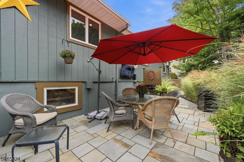 63 Manito Ave Property Photo 36